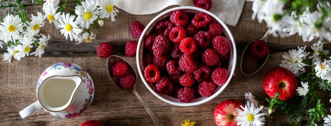 Tumor debelog creva ishrana - maline na stolu.